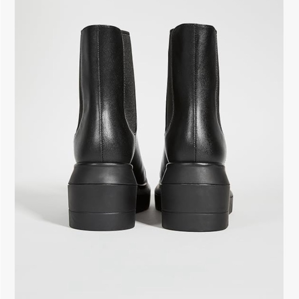 Stuart Weitzman - Picture 3 of 7